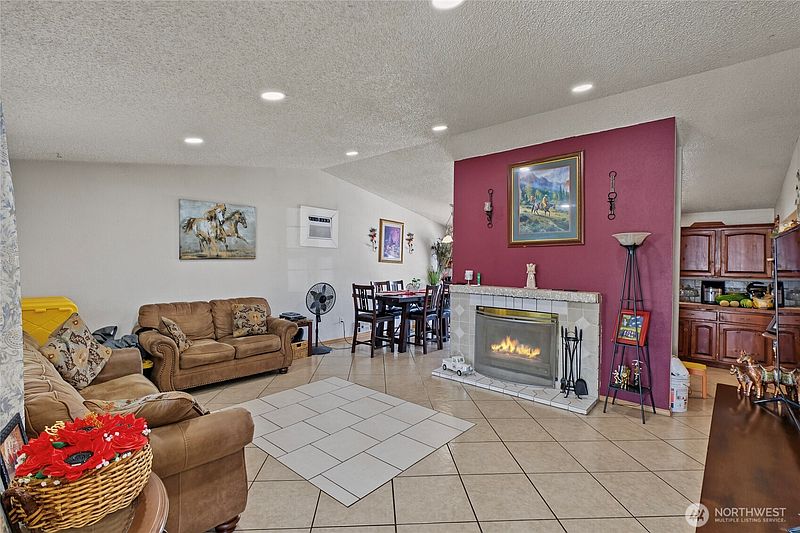 5th image of 819 Walker Avenue