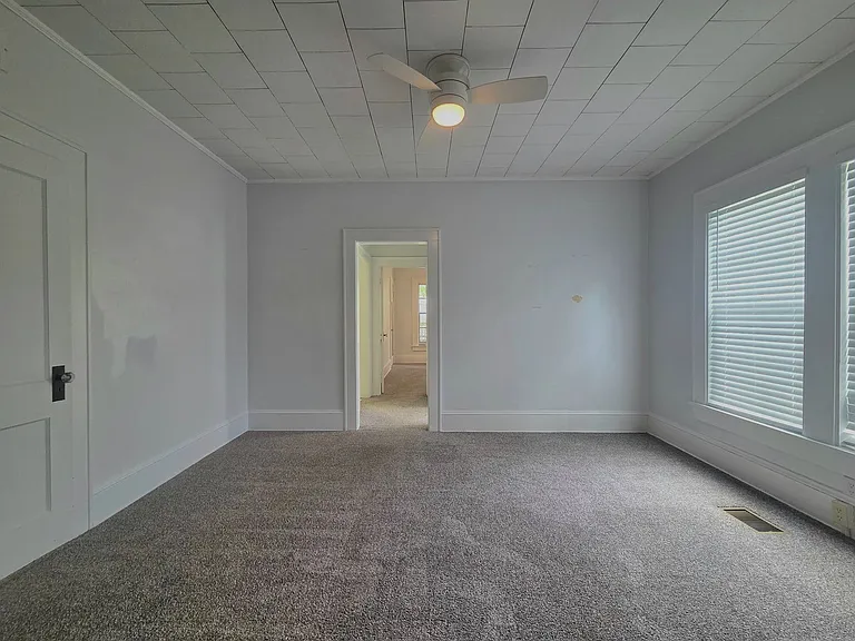 211 E Park St — Photo 7