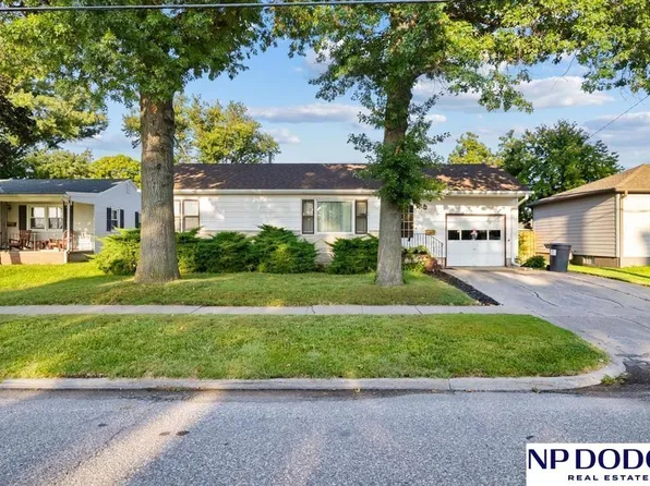 2010 N Somers Ave, Fremont, NE 68025