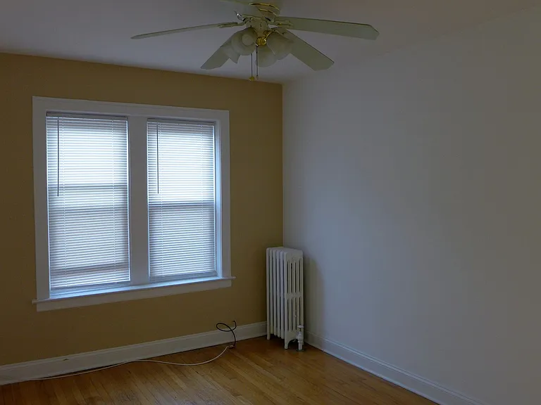 Linder/ Lawrence Apartments — Photo 15
