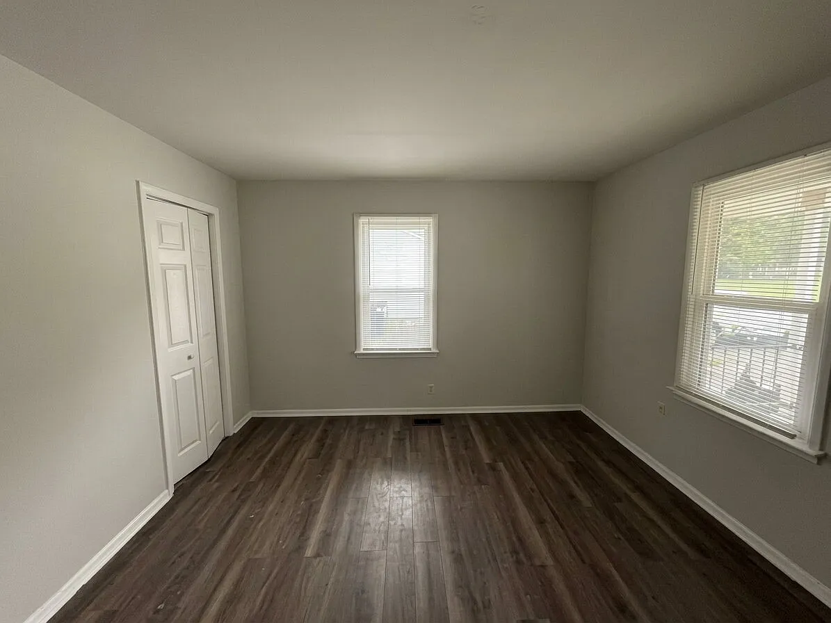 3 bed, 1.0 bath, 1100 sqft, $1,350 — Photo 3