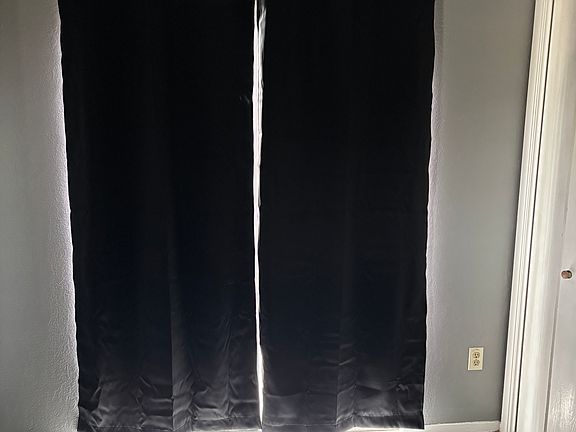 Dining room double sliding door opens to balcony