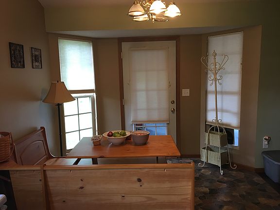 dining area-door to sunroom