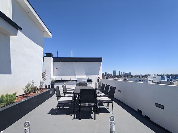 4th image of 924 S Catalina St #Bcf2cfc95