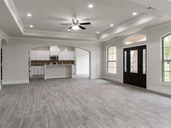 4th image of 442 W Ireland Dr