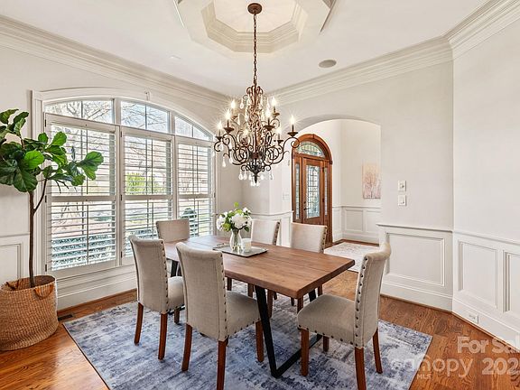 5th image of 425 Gladelynn Way