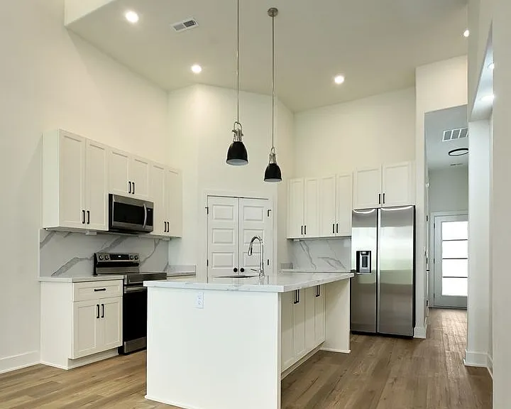 100 & 102 Amberwood Ct — Photo 39