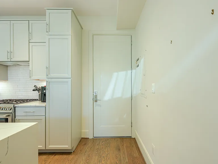 270 15th St SE #102 — Photo 3