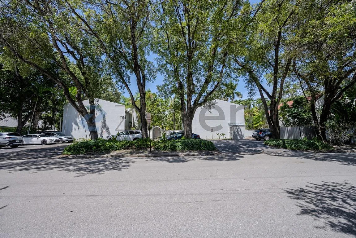 2 bed, 1.5 bath, 1120 sqft, $4,500 — Photo 2