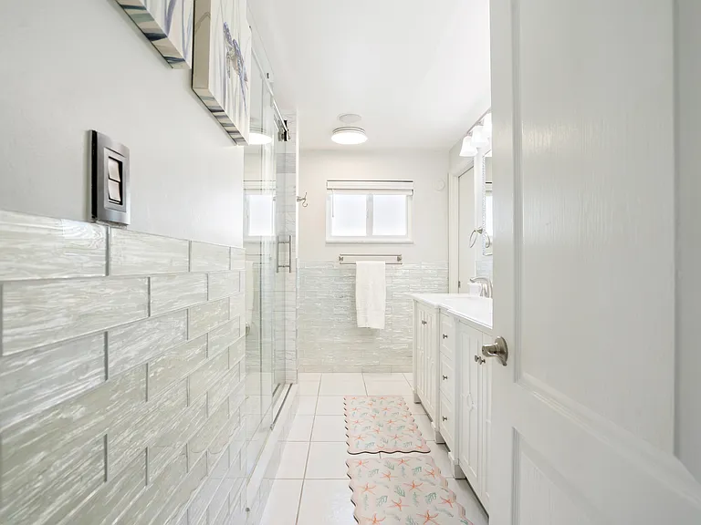 3003 W Vina Del Mar Blvd — Photo 48