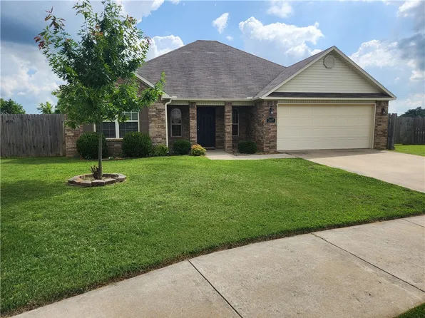 2607 Whispering Woods Ct, Lowell, AR 72745
