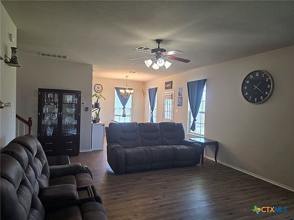 5th image of 2105 Lindsey Dr