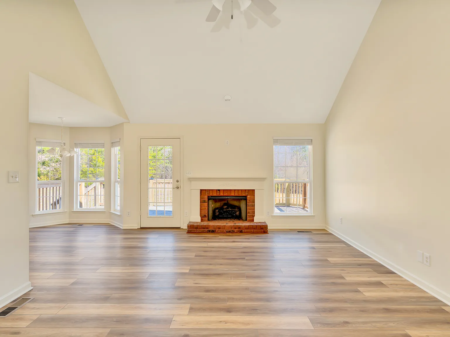 3 bed, 1400 sqft, $2,100 — Photo 4