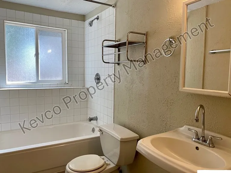 308 Briarwood Rd — Photo 15