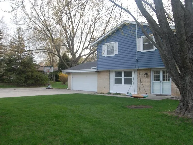 4575 Coral Dr — Photo 2