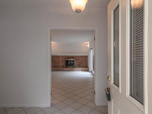 3rd image of 2840 Pebble Creek Dr