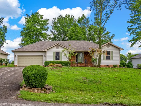 1412 N Shallow Lake Cir, Hopkinsville, KY 42240