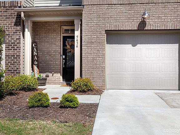 2nd image of 9434 Avery Lilac Ln