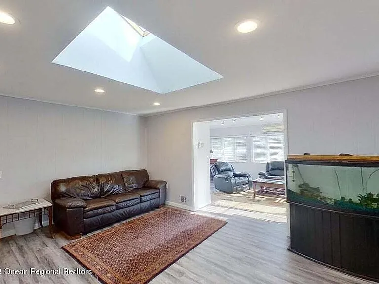 743 Shrewsbury Ave — Photo 5