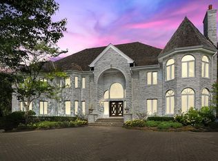 2050 Hidden Ridge Ln, Highland Park, IL 60035