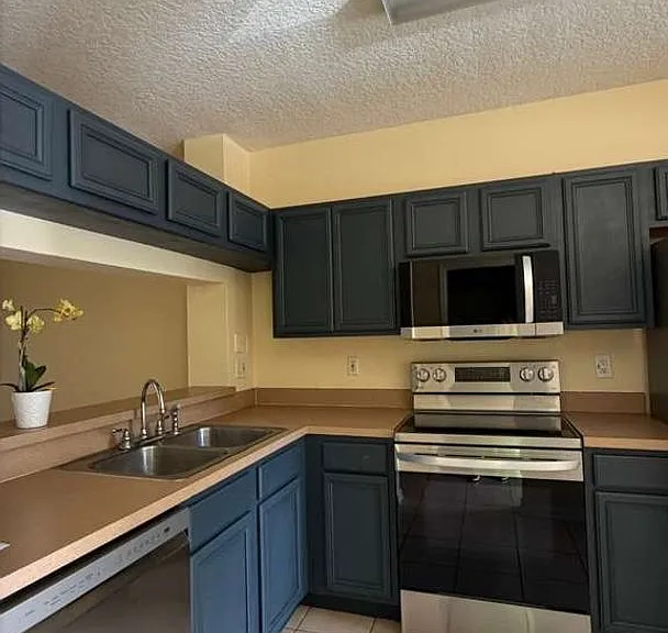 2912 Woodlands Park Ct — Photo 4
