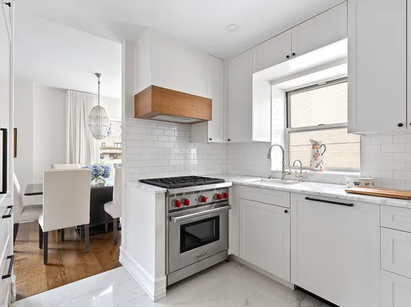 430 East 56th Street 11B image 3 of 7