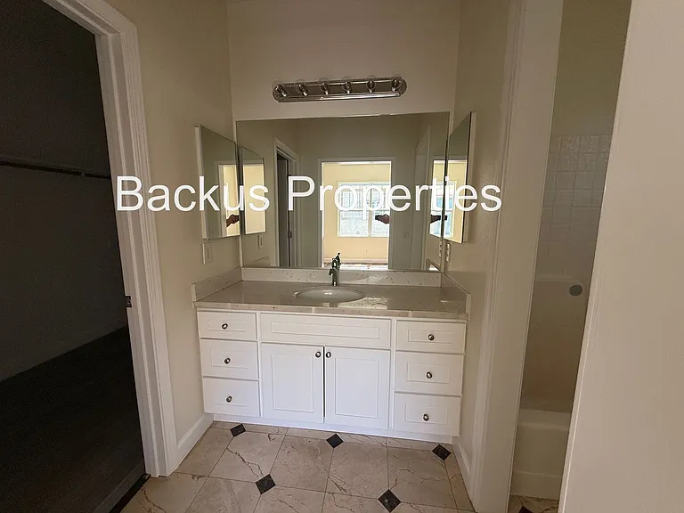 7 Moreno St — Photo 20