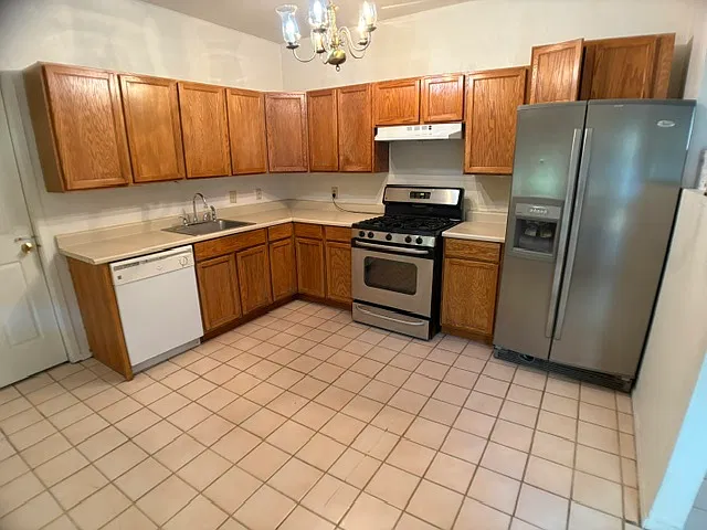 2 bed, 1000 sqft, $2,600 — Photo 3