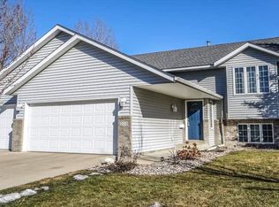 208 Falcon Dr, Mankato, MN 56001