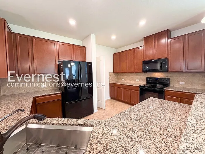 1705 Garamond Ln — Photo 3