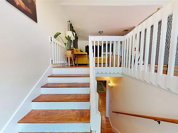 3rd image of 38 Vanstone Ave