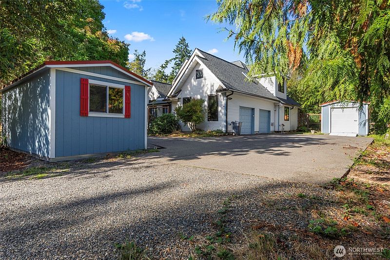 2nd image of 7601 Earling Street NE