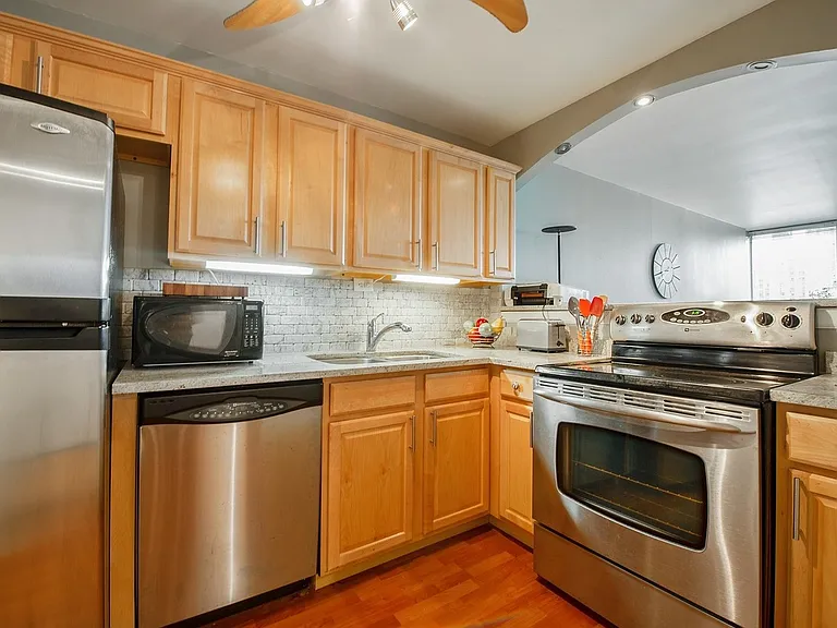 655 W Irving Park Rd #405 — Photo 5