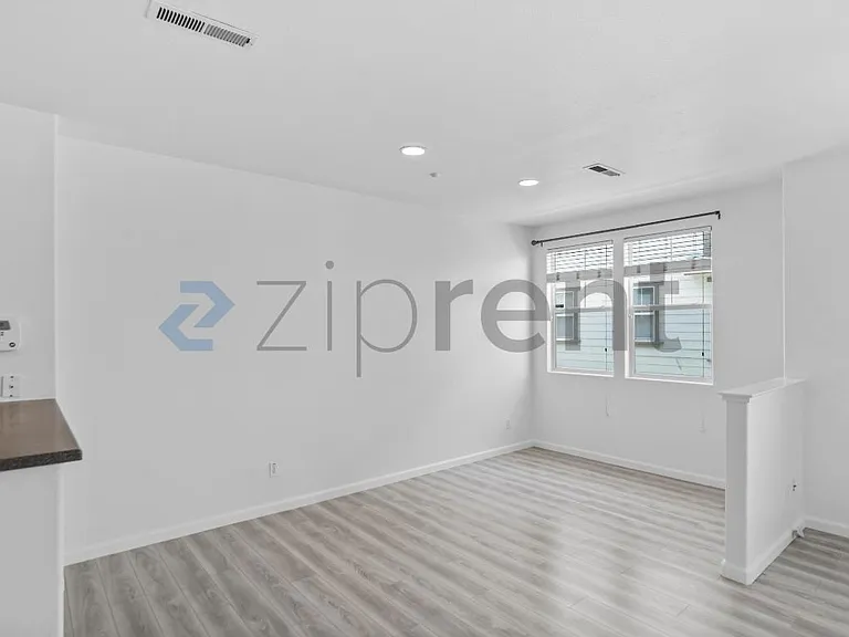657 N Capitol Ave — Photo 10