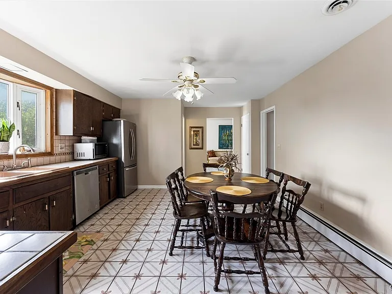 Stanton Dr — Photo 12