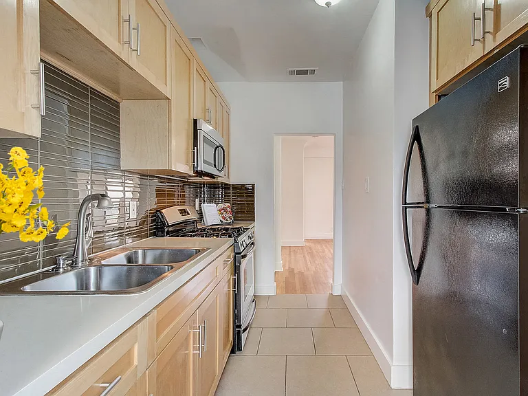 Barton Apartments — Photo 12