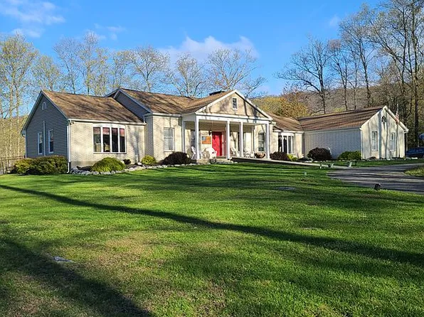 2 Beechwood Rd, Columbia, NJ 07832