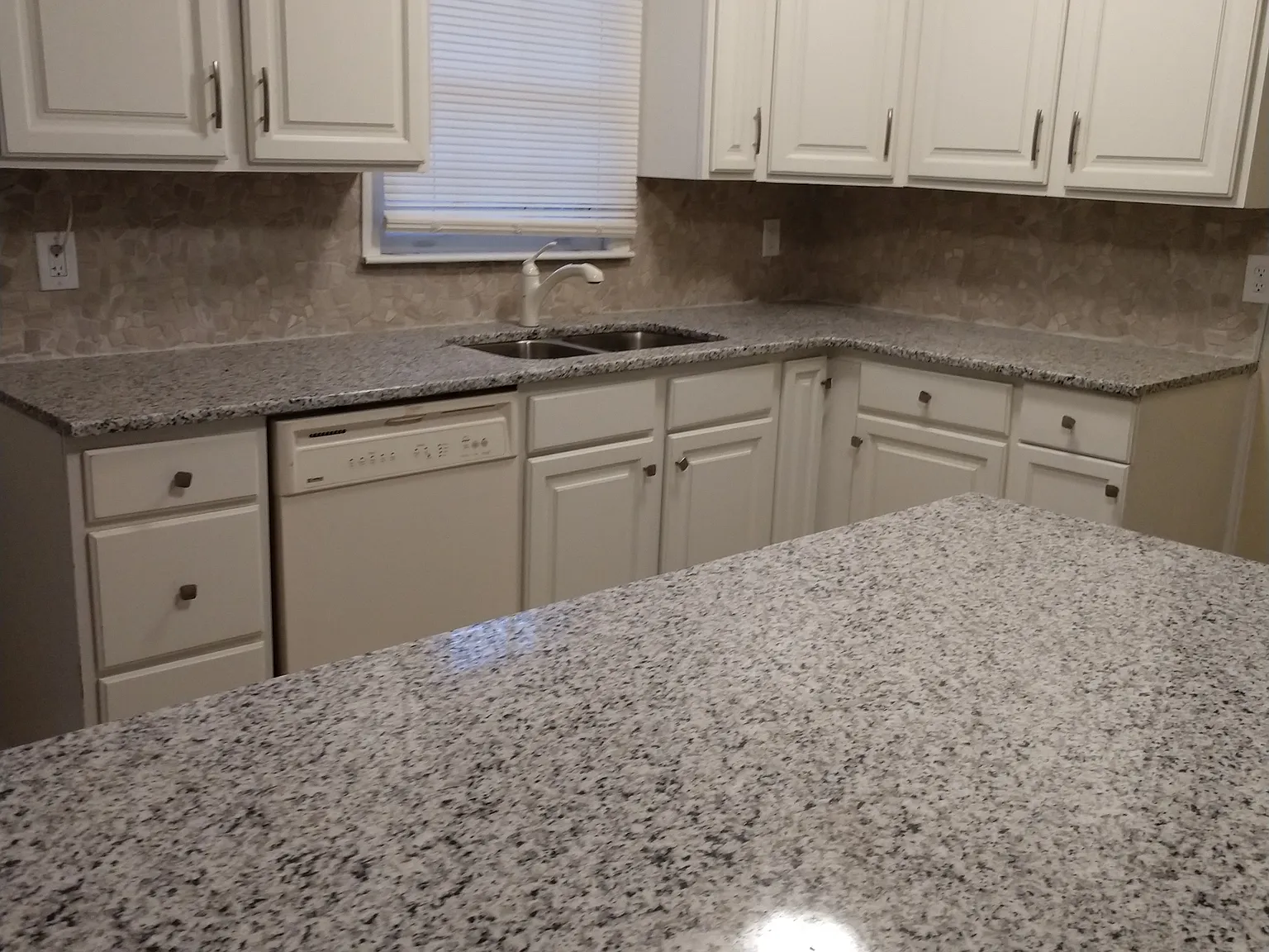 3 bed, 1184 sqft, $1,850 — Photo 3