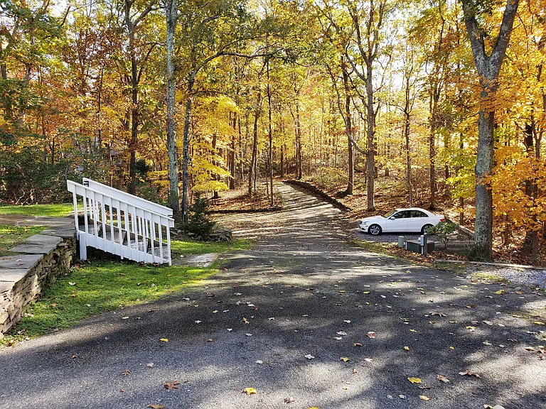 55 Glenview Dr — Photo 10