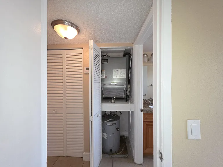 1542 Lake Crystal Dr #H — Photo 16