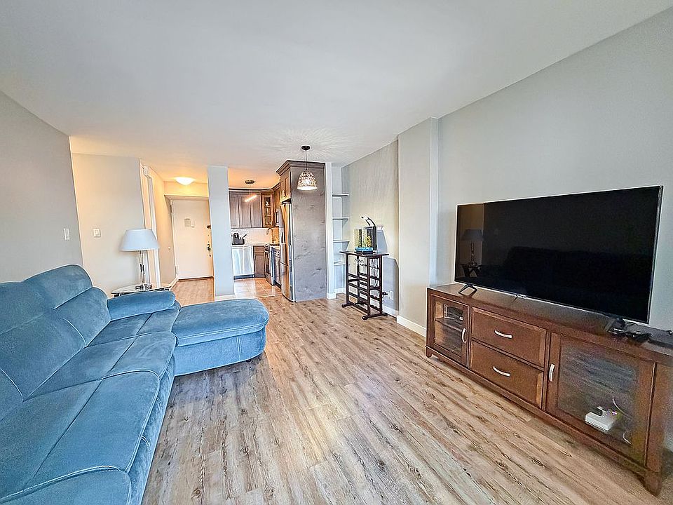 1st image of 6120 Grand Central Pkwy APT A1008