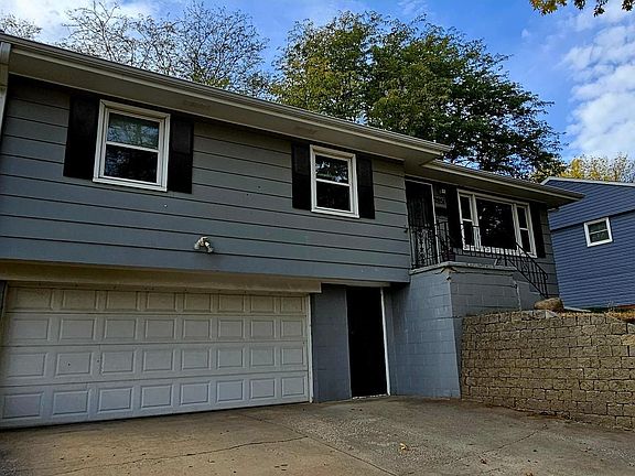 3rd image of 2851 S Cypress St