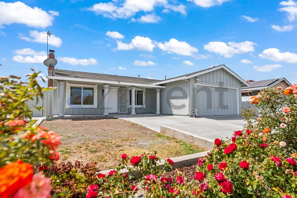 4 bed, 1139 sqft, $4,778 — Photo 1