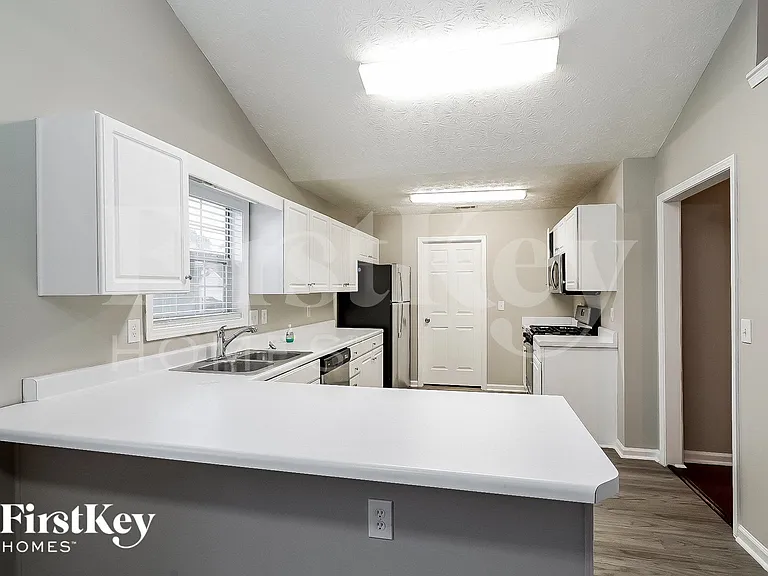 695 Avalon Forest Dr — Photo 4