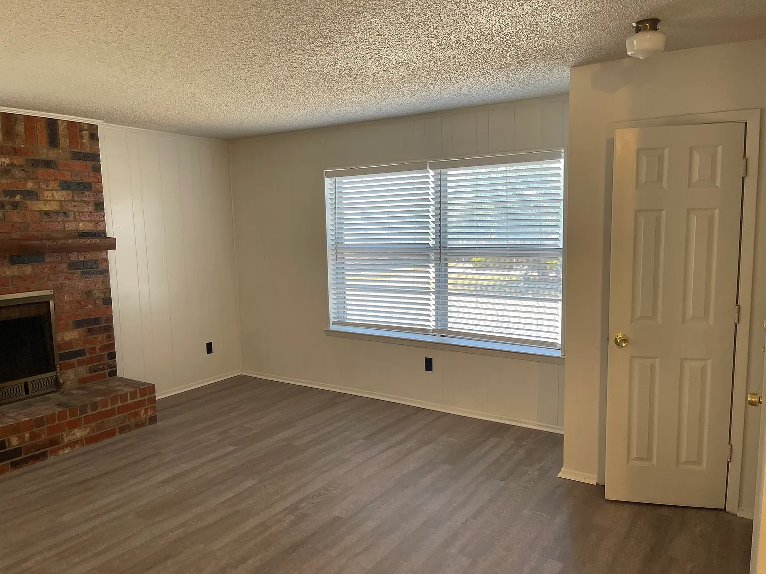 2 bed, 1050 sqft, $1,600 — Photo 3