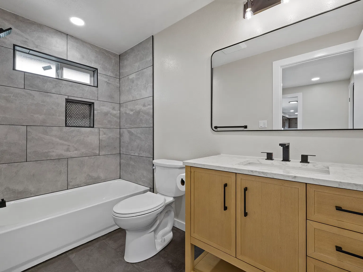 3 bed, 1286 sqft, $3,300 — Photo 4