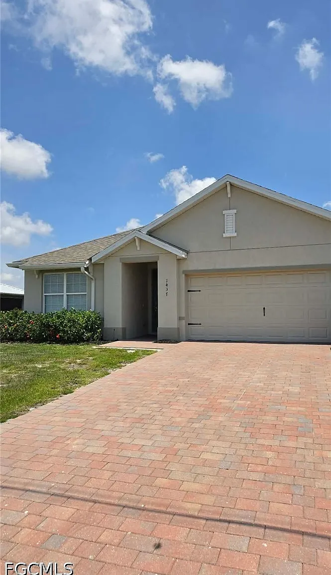 3 bed, 2.0 bath, 1672 sqft, $2,100 — Photo 1