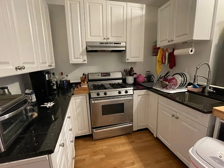 682 Parker St — Photo 1