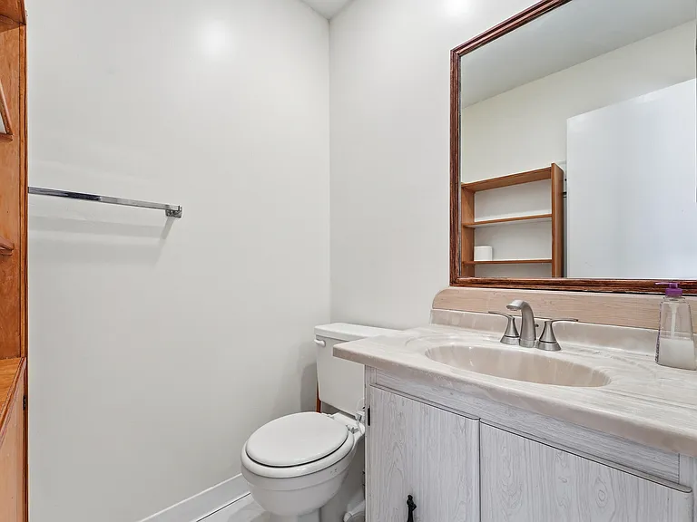 226 Normandy E #E — Photo 13