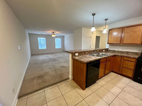 3rd image of 114 Hexham Dr APT C